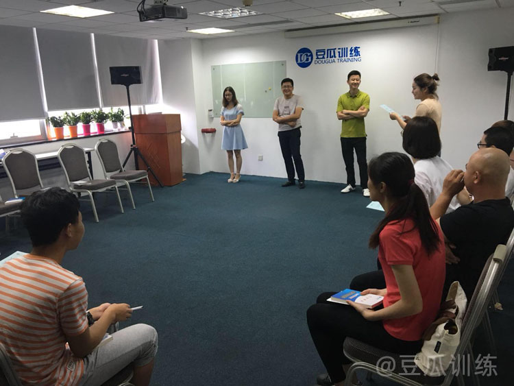 学生上台演讲开场自我介绍,高中生上台演讲自我介绍