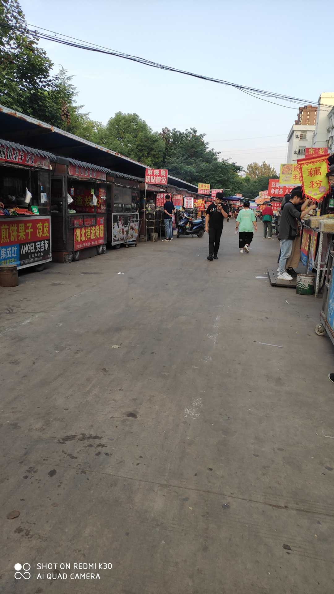 地摊小吃简单又赚钱学校门口,适合学校门口摆摊的速成小吃