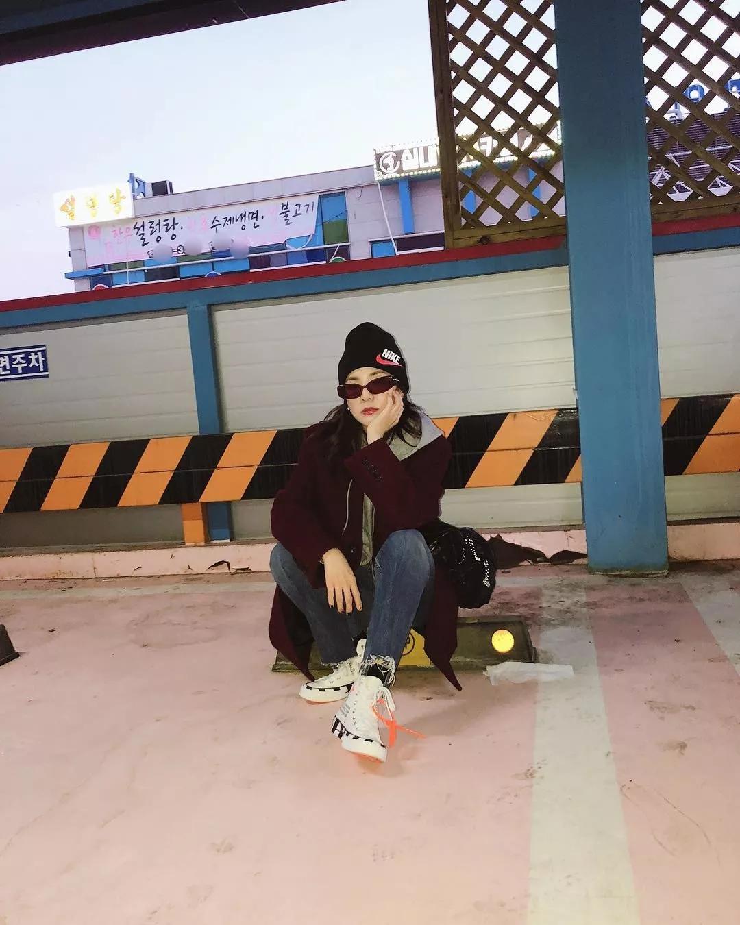 易烊千玺买权志龙同款鞋,易烊千玺助理权志龙鞋