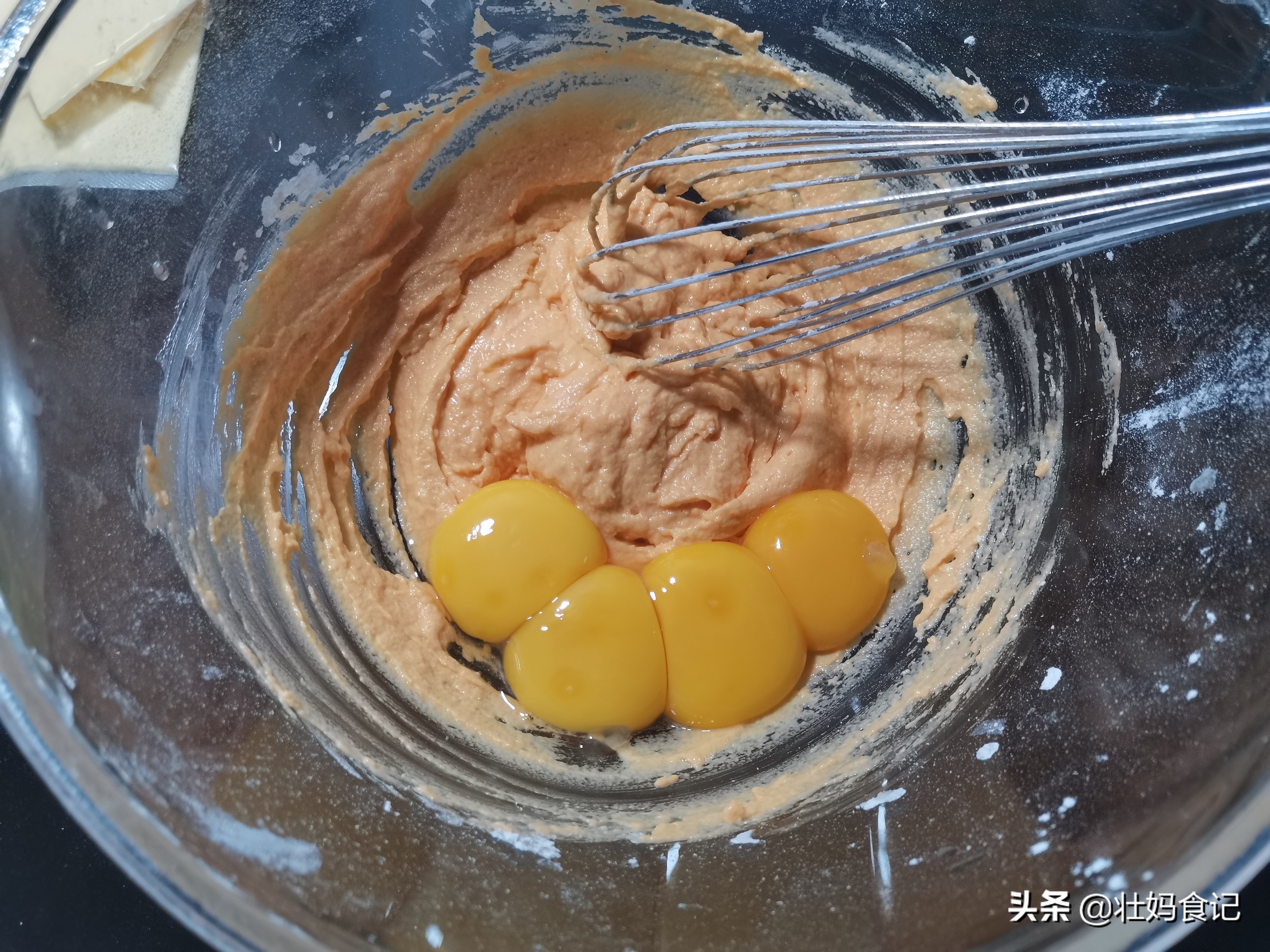 一分钟学会南瓜芝士蛋糕,蛋黄蛋清不分离的南瓜蛋糕做法