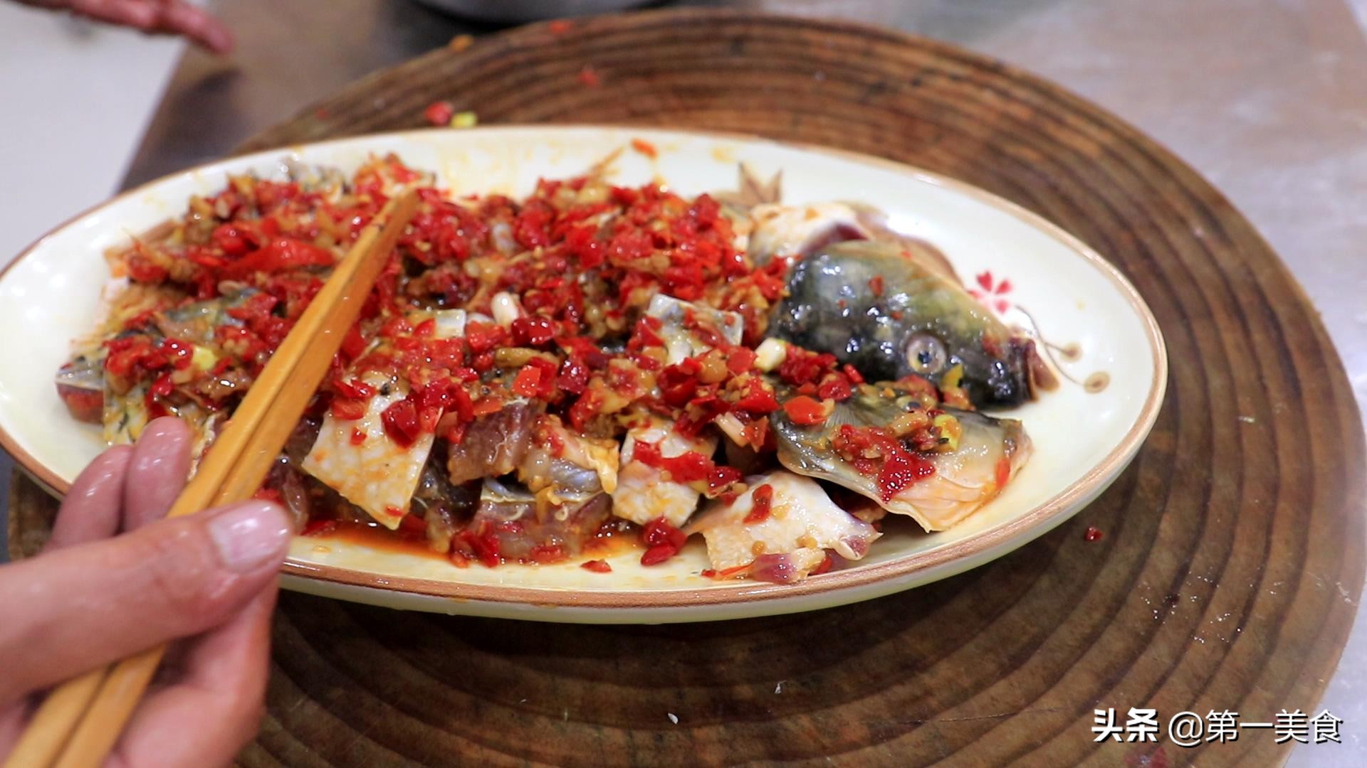 清蒸鱼怎样做鱼肉鲜嫩,五花肉不要红烧了放锅里蒸一蒸