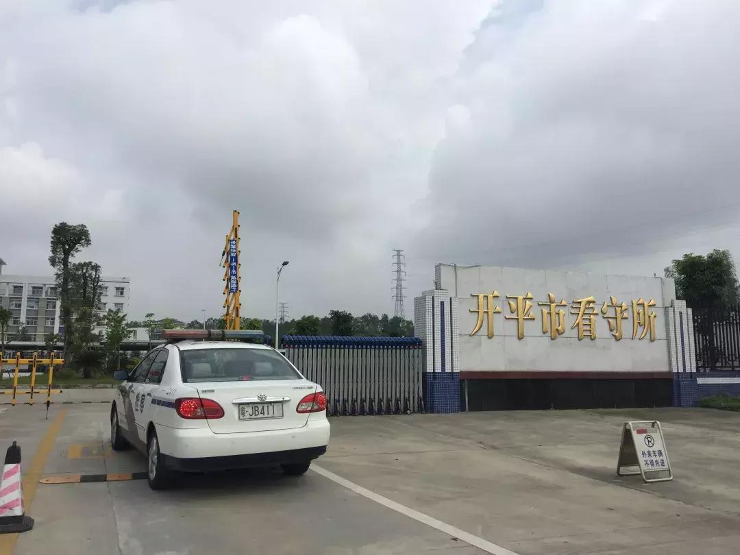 进入“高墙”内的世界，他们的一天工作开始了…