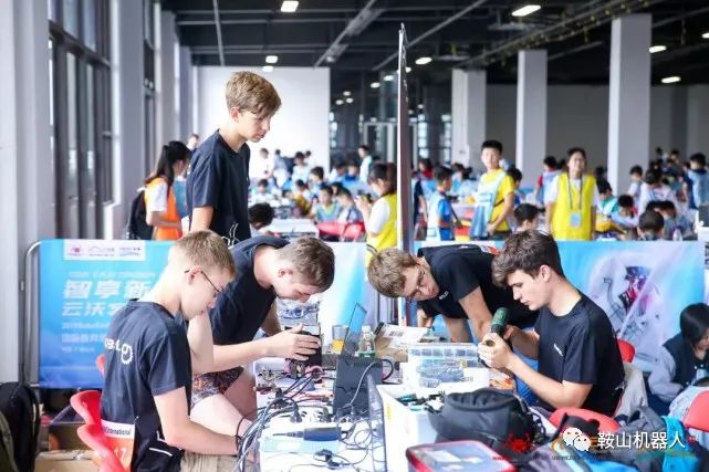 蔡国庆节获奖发言,蔡国庆节儿子获机器人大赛冠军视频