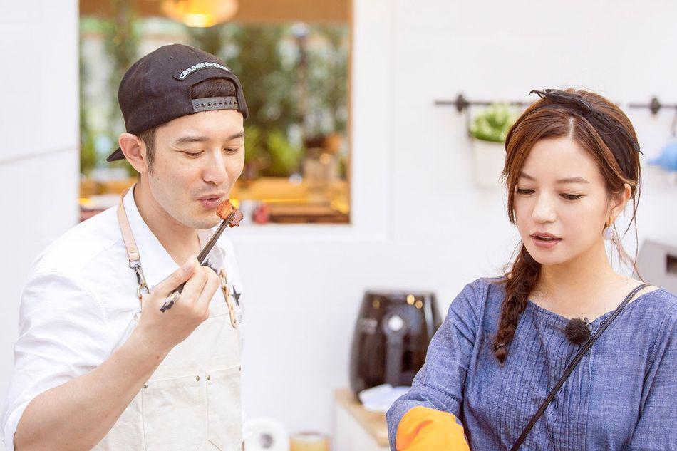 赵薇新综艺发型亮了，43岁依旧活力四射，网友看后：快回中餐厅