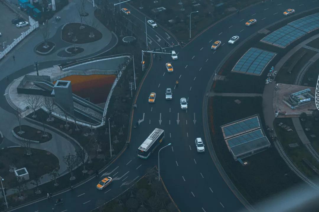 光谷广场地下综合体照片,光谷地下综合体和地下长廊