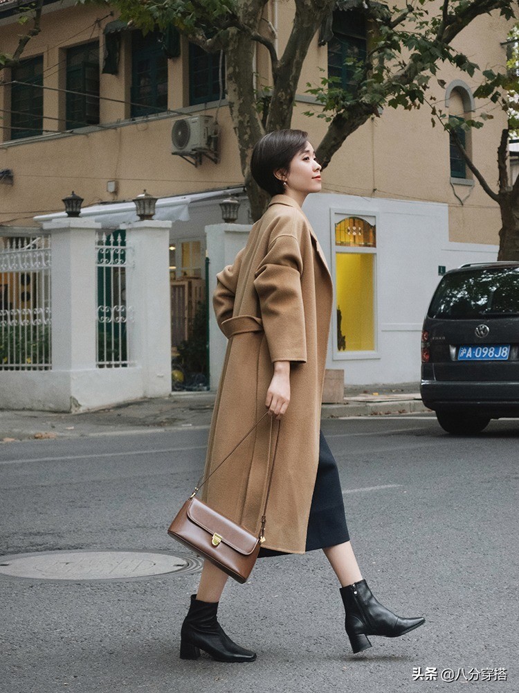 秋冬配大衣短靴推荐,冬季呢子大衣配什么材质短靴好看