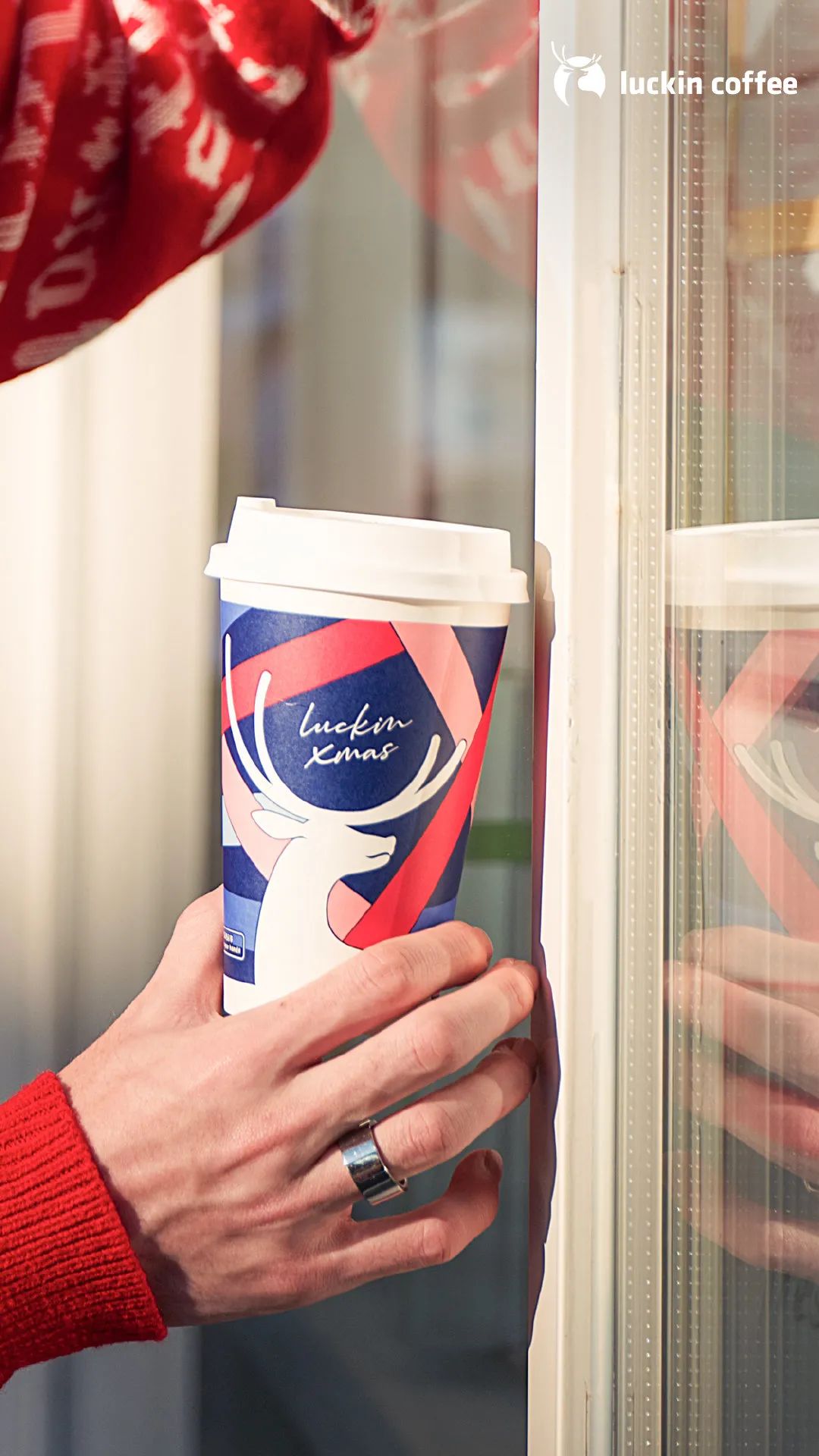 瑞幸星巴克圣诞新品,瑞幸圣诞咖啡杯包装