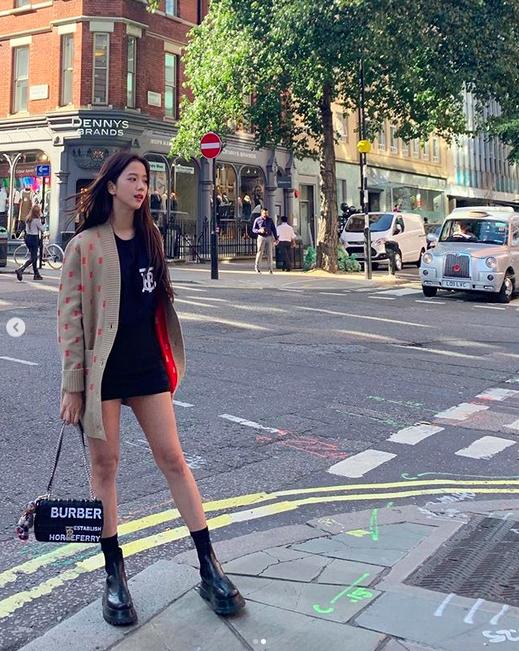 甜死人不偿命韩剧,jisoo金智秀喜欢初恋风穿搭