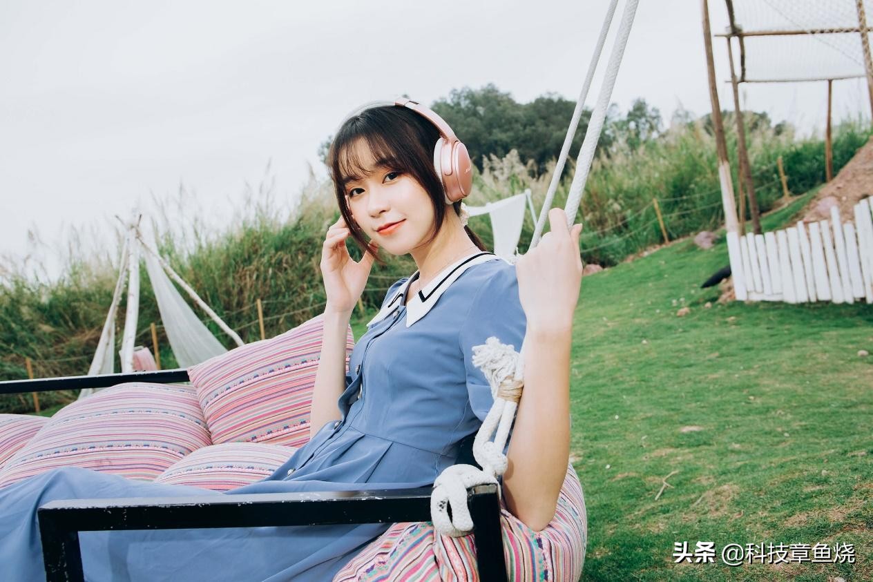 你说我馋BoseQC35II的颜色，其实我更馋它的声音