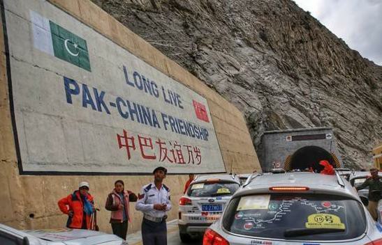 英国游客很疑惑：中巴友谊深厚，为啥巴基斯坦人提到中国却摇头？