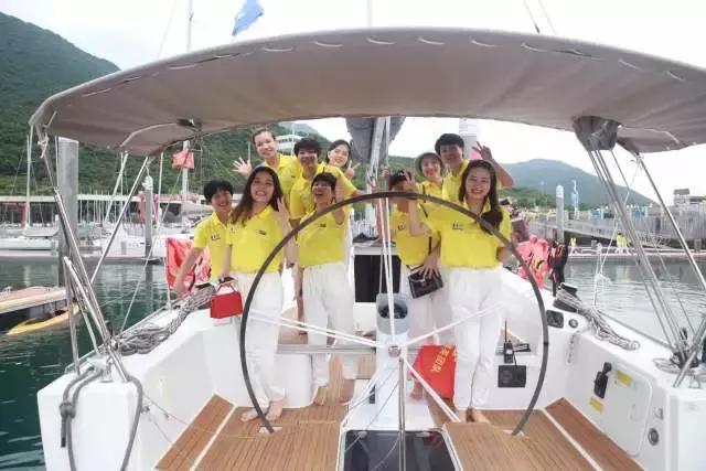 巨邦快乐集结号丨看见了，其中一艘游艇上，是我们的船长大舅哥