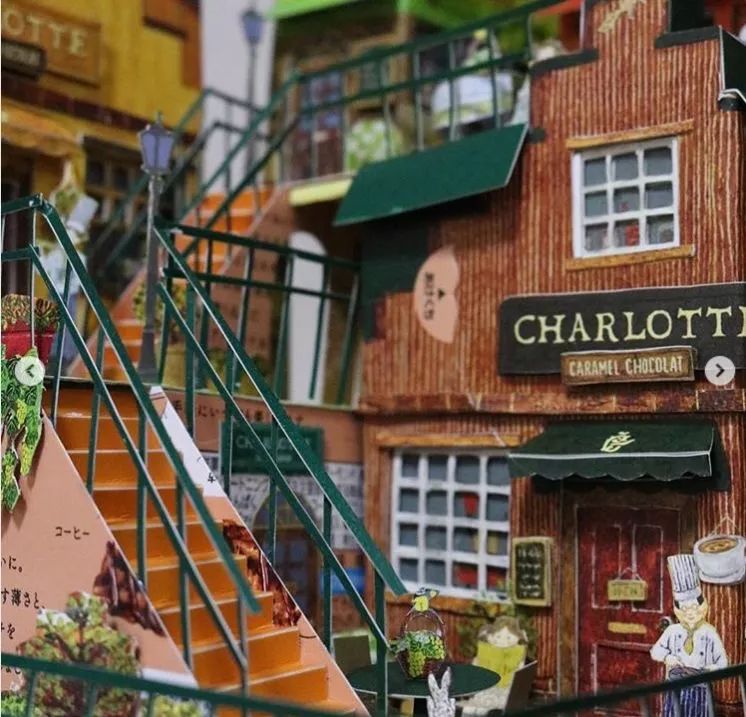 小哥用废纸盒惊艳27万人，跟他一比，我简直是手残