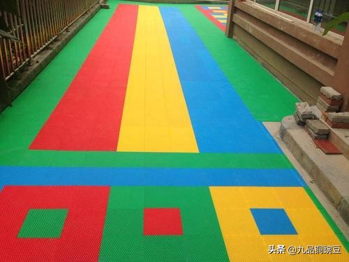 悬浮拼装地板和木地板对比,拼装式地板材料