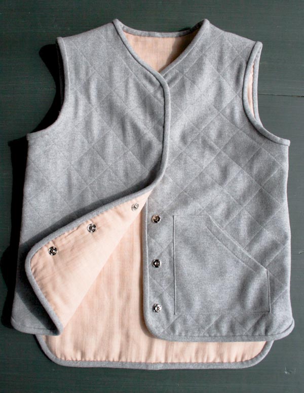 无侧缝背心裁剪缝制,梭织背心缝制教程