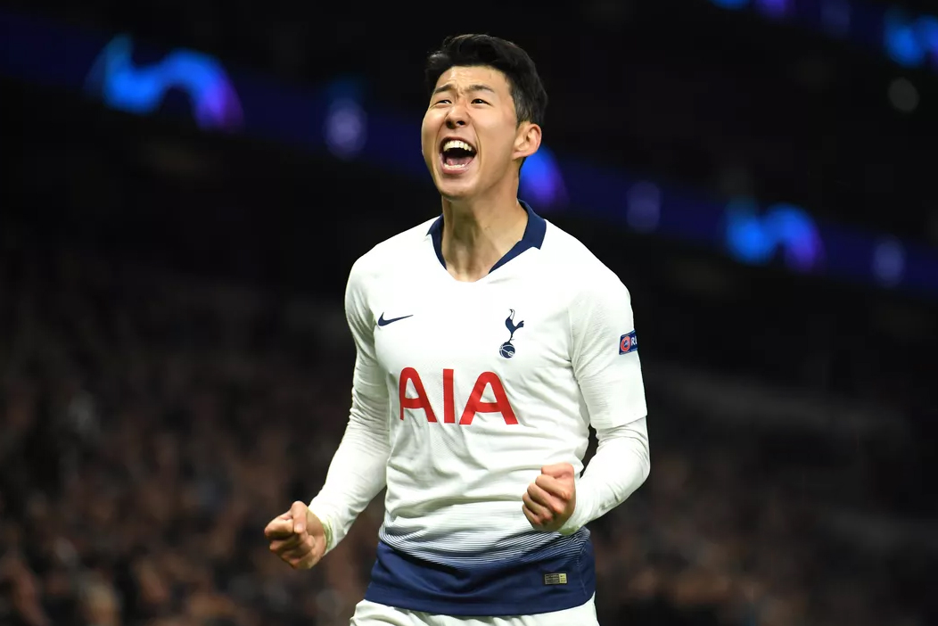 韩国青训足球带球变向技术训练,韩国足球青训vs中国小将