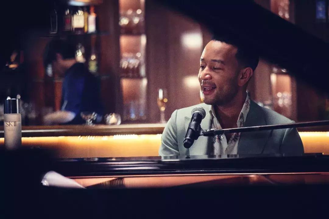 如果你关注欧美音乐圈，那你对“传奇哥”一定不陌生，而那么多有才华的歌手，凭什么他叫“传奇哥”？