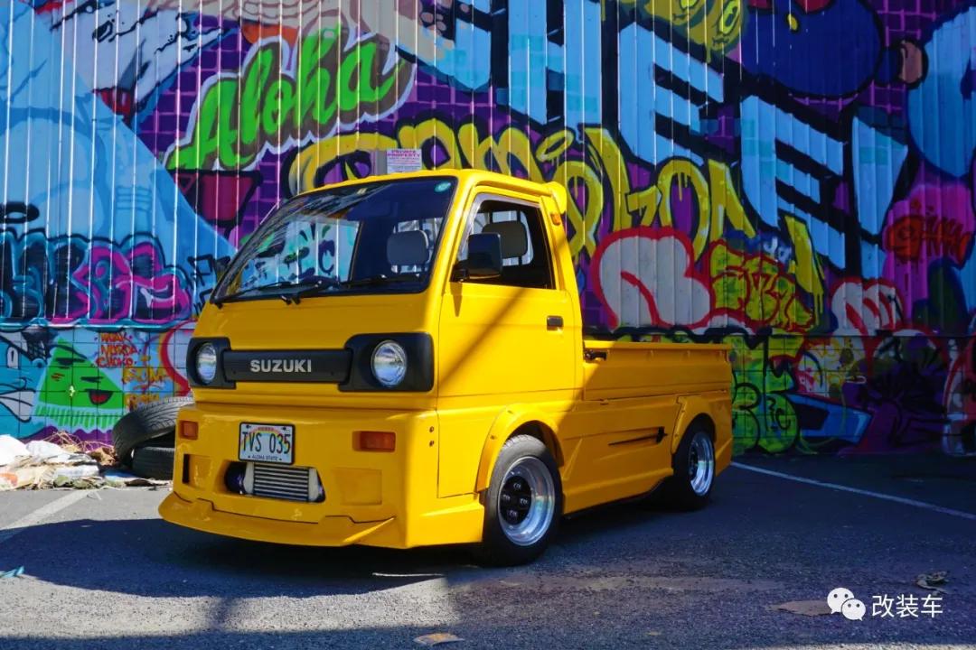 中置四驱五速手动的双门超跑，今晚我在秋名山等你