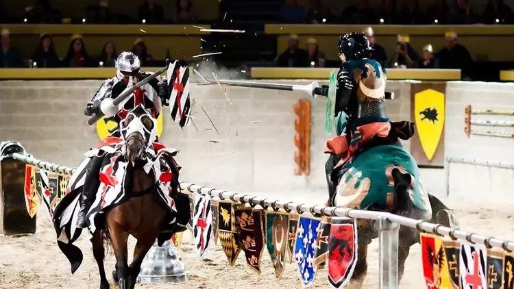 中世纪马背长矛对决视频,中世纪骑马决斗名场面