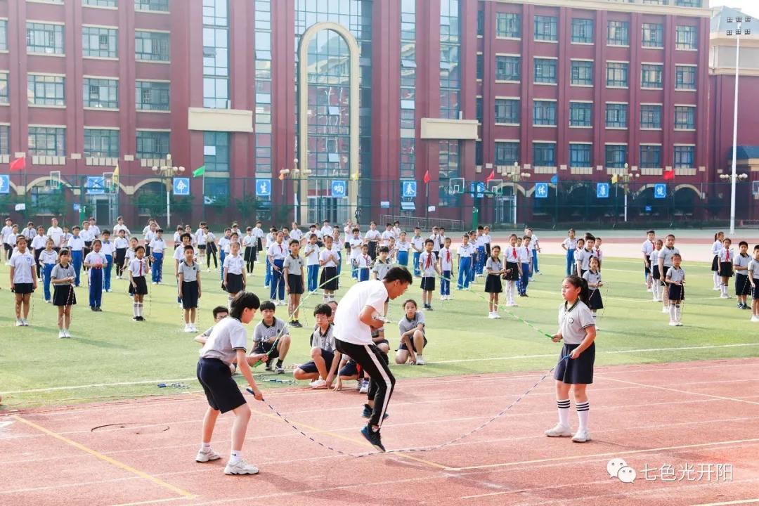 邯郸市七色光开阳学校丛台区,邯郸七色光开阳小学跳绳