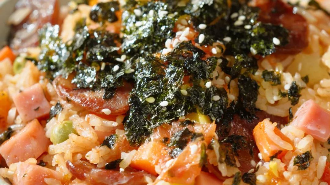 电饭煲生存指南，一键做一只番茄饭+蜜汁鸡翅+香软蛋糕