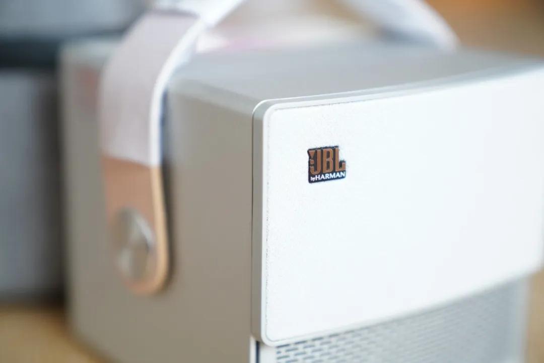 如何选择护眼投影仪,100寸电视和投影仪哪个好更护眼