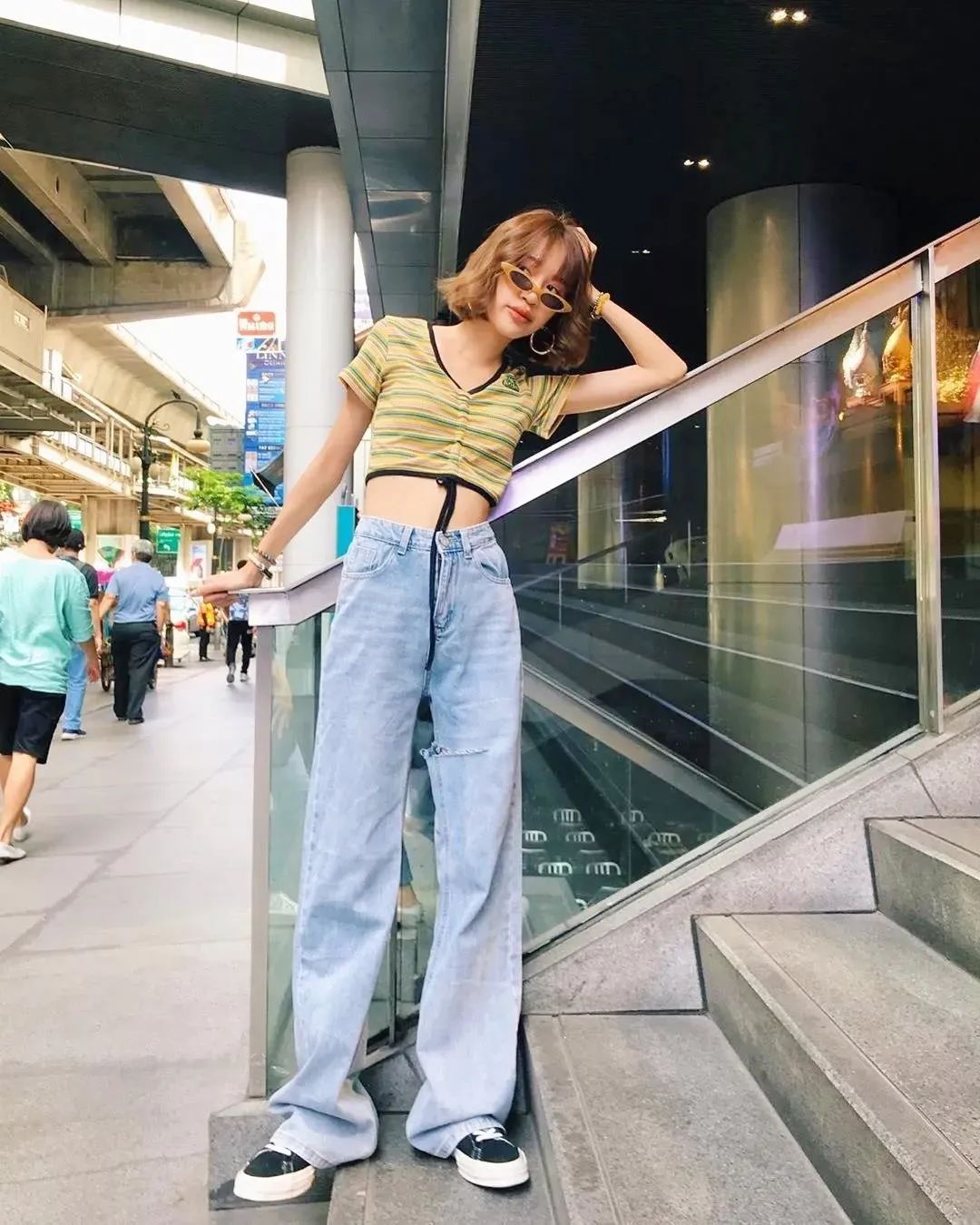 肩膀宽微胖的女生还矮适合穿什么,微胖千万不要这样穿搭