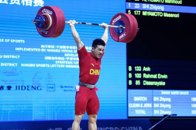 占旭刚2008举重冠军,占旭刚2000年举重央视解说