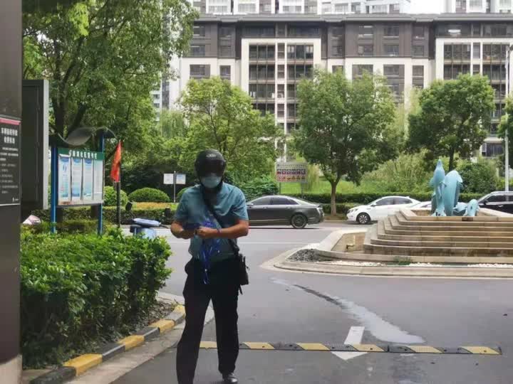 扬州这位“最帅快递校长”，为了志愿服务一路奔走……