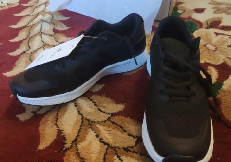 小米“龙骨”战靴！耐磨比肩宝马轮胎，124g仅94元，男粉：服了