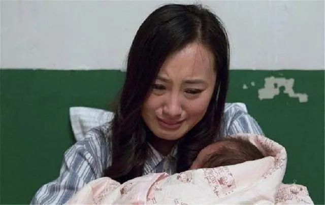 女大学生宿舍产子生下9斤重儿子,湖北大学女生生下9斤重男婴