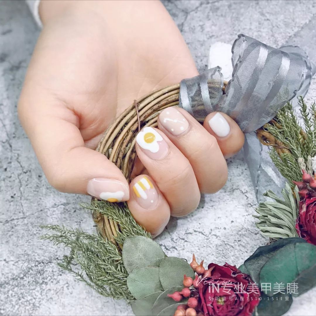 美甲什么颜色显得花哨好看,40款干净不花哨的美甲谁做都好看