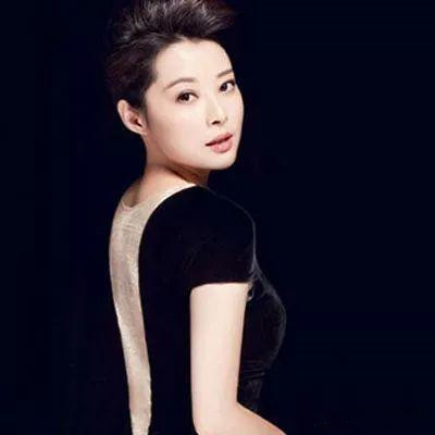 袁立吐槽小鲜肉舞蹈动作不雅，迈克杰克逊也跳过，对此你怎么看？