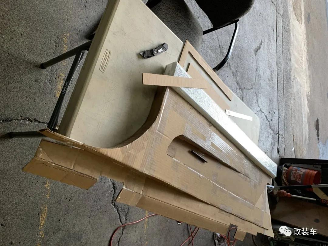 中置四驱五速手动的双门超跑，今晚我在秋名山等你