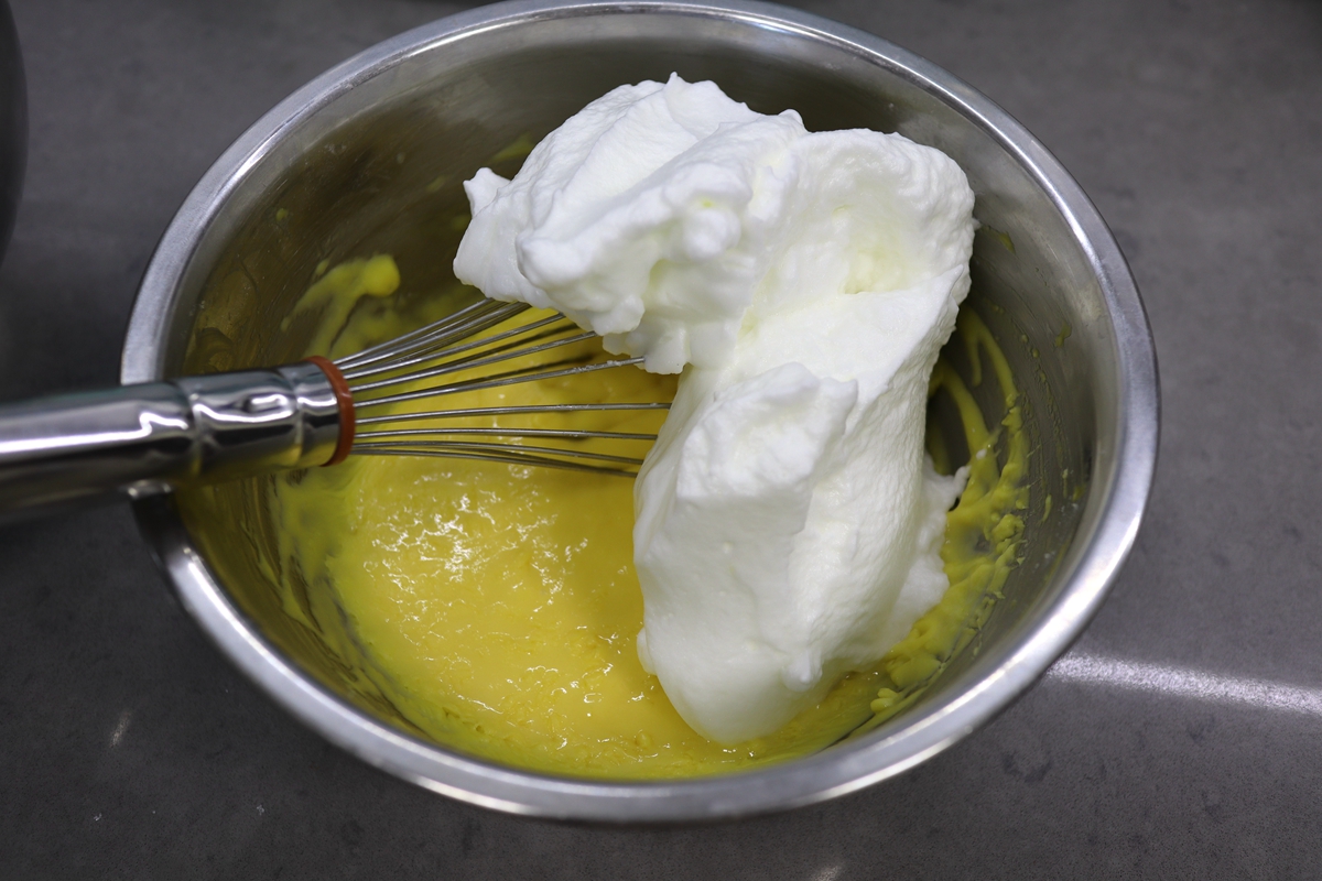 用电饭煲烤戚风蛋糕,戚风蛋糕电饭锅怎么做才松软