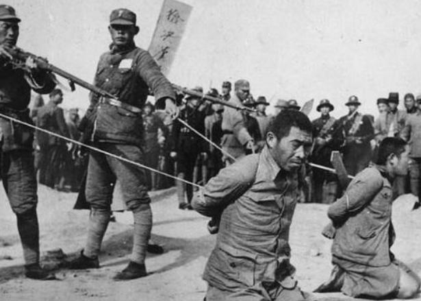 粟裕派他去做汉奸，为了装得像一点，他学了个五毒俱全