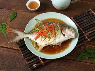 清蒸鲳鱼详细做法,清蒸鲳鱼如何制作