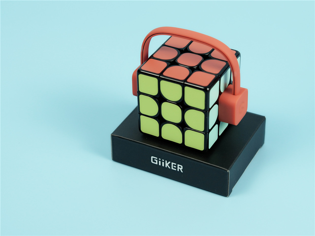 「超逸酷玩」利用手机轻松玩转GiiKER记客超级魔方