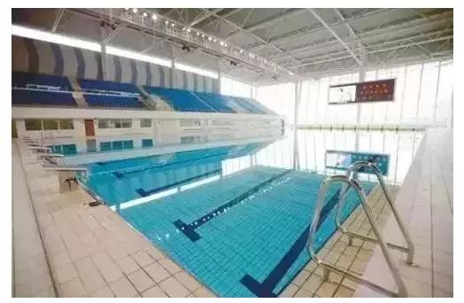 潜水池是夏季避暑的好地方,夏天去潜水馆避暑