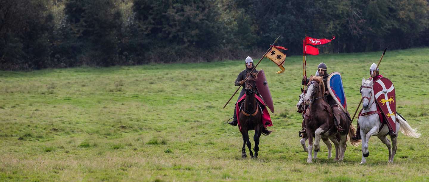 中世纪的挂毯,中世纪士兵装备穿戴过程