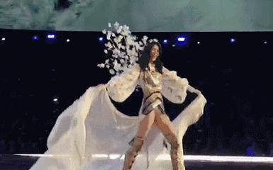 奚梦瑶摔倒与嫁豪门有什么关系,奚梦瑶为什么这么厉害能嫁入豪门