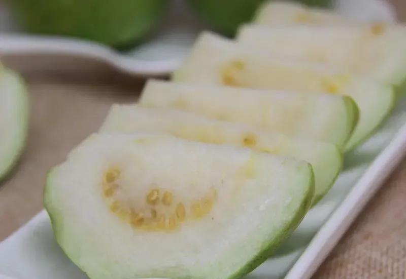 芭乐果怎样区分红白心,红芭乐白芭乐哪个好