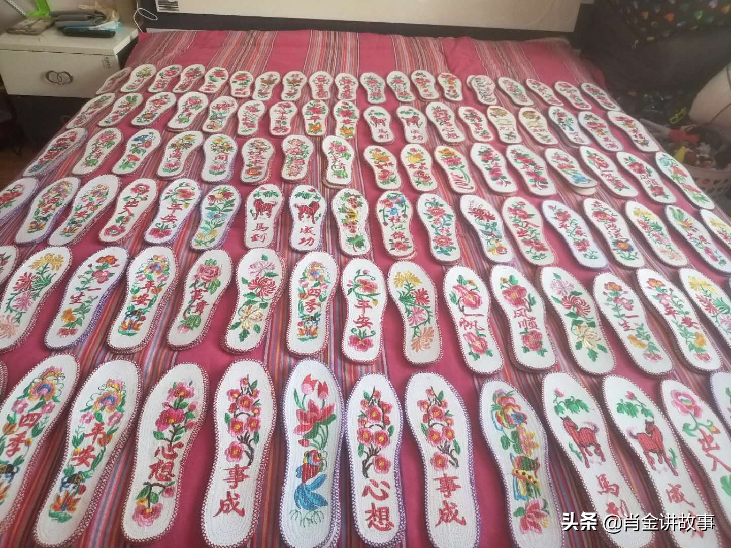 “爱心大姐”手工做100双鞋垫赠送抗疫英雄