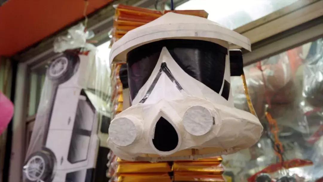 香港阴间设计师：为黄家驹订做电吉他，为张国荣粉丝订做咖啡厅..