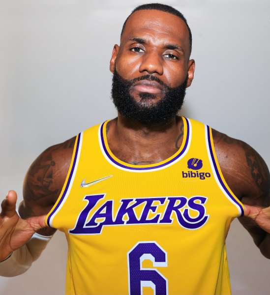 湖人签约完成詹姆斯续约条件出炉,詹姆斯宣布签约湖人球迷的反应