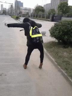 搞笑gif开心一刻,搞笑gif段子妹子你太皮了