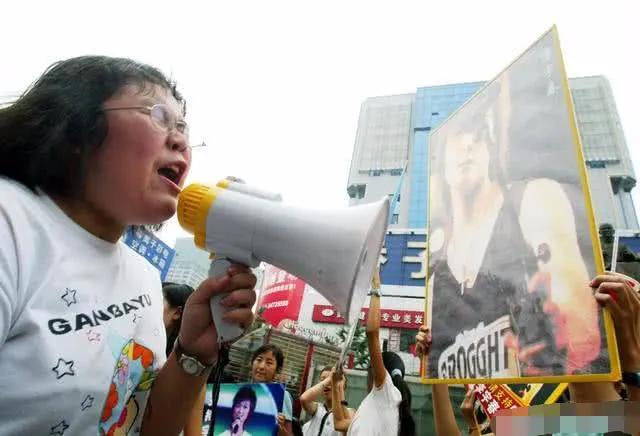 2005年的超级女声作为选秀鼻祖,选秀节目超女