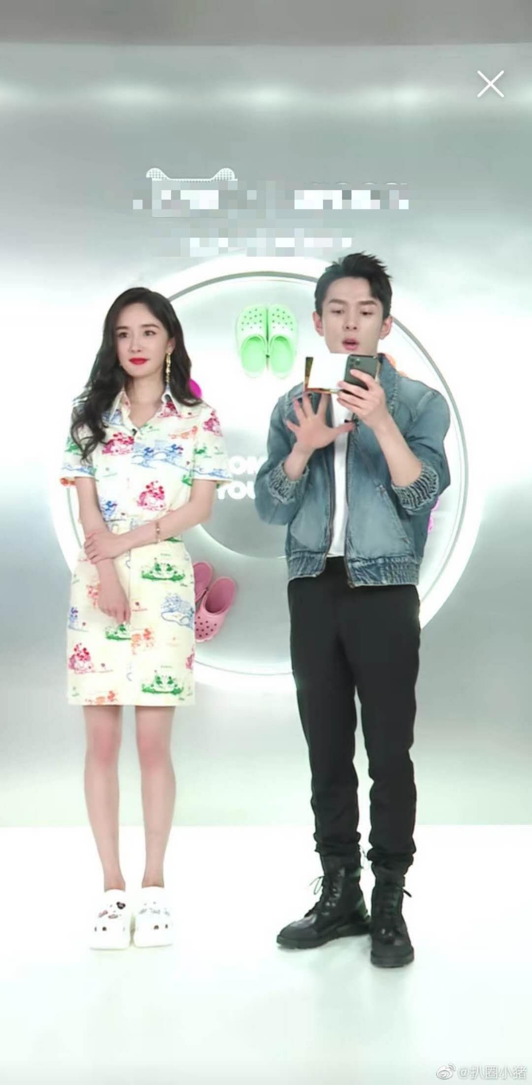 杨幂穿涂鸦短裙现身李佳琦直播间,杨幂合体李佳琦直播