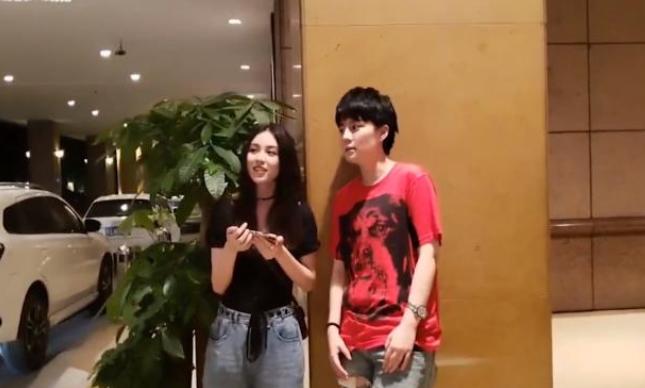 斗鱼嘉年华呆妹露面,斗鱼嘉年华呆妹走红毯