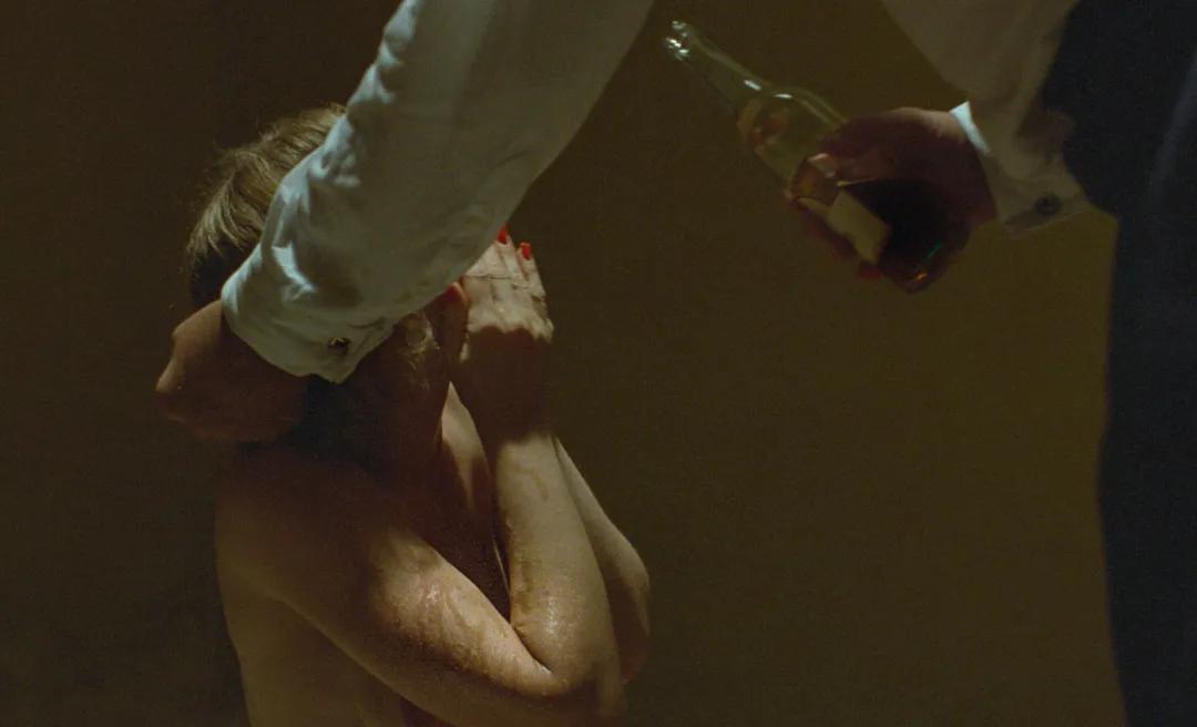 它是改变影史的神作，还是惨无人道的*行暴**？