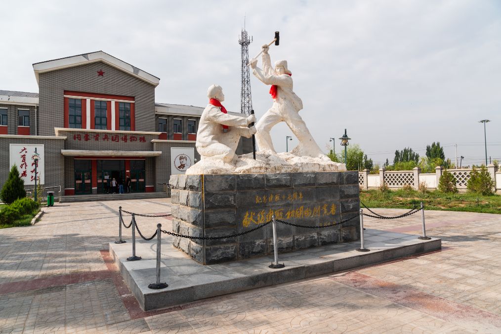 她是滔滔千里黄河的宠儿，阴山之下、河套之上的掌上明珠